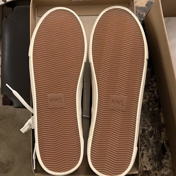 Madewell sneakers in black. Size 9 men, 10.5 women. Never worn. - Picture 4 of 7